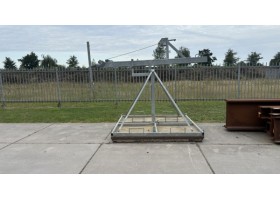 Lichtmast telescopisch 11m op stelconplaat gebruikt