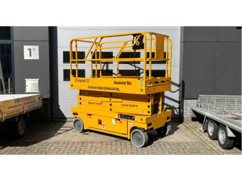 Schaarhoogwerker Haulotte Compact 12