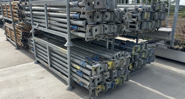 Schroefstempels BM450 gebruikt