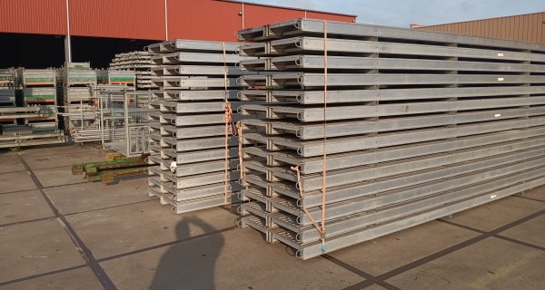 Layher aluminium loopbruggen 6.10M gebruikt