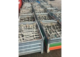 Nette gebruikte voetspindels tbv metselsteiger gevelsteiger