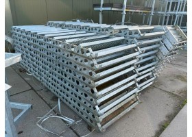 Stalen trap 2.00M hoog en 0.90M breed