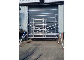 Opruiming nooit gebruikte aluminium rolsteiger 8.2M werkhoog