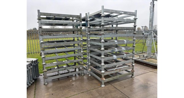 Gebruikte stapelbokken / stapelrekken / opslagbokken