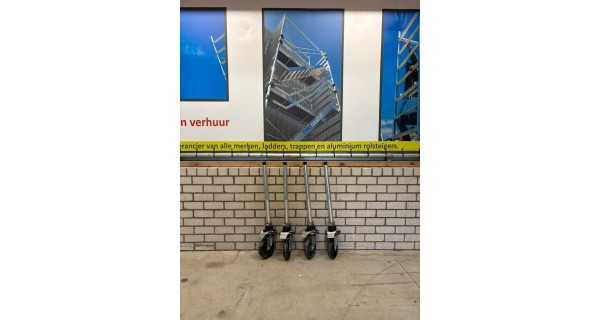 1x gebruikte Altrex RS5 steigerwielen 5200-serie zwart