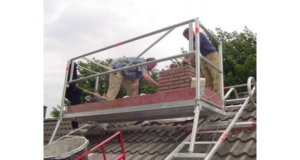 Layher schoorsteensteiger uit voorraad leverbaar